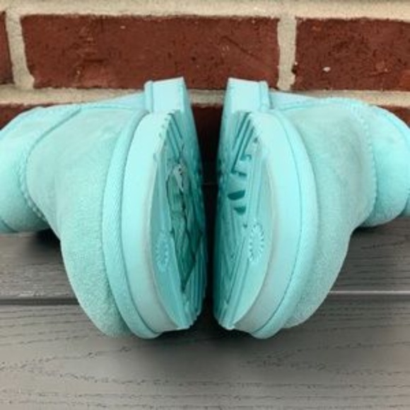 UGG Ultra Mini Classic Boot - Picture 8 of 11